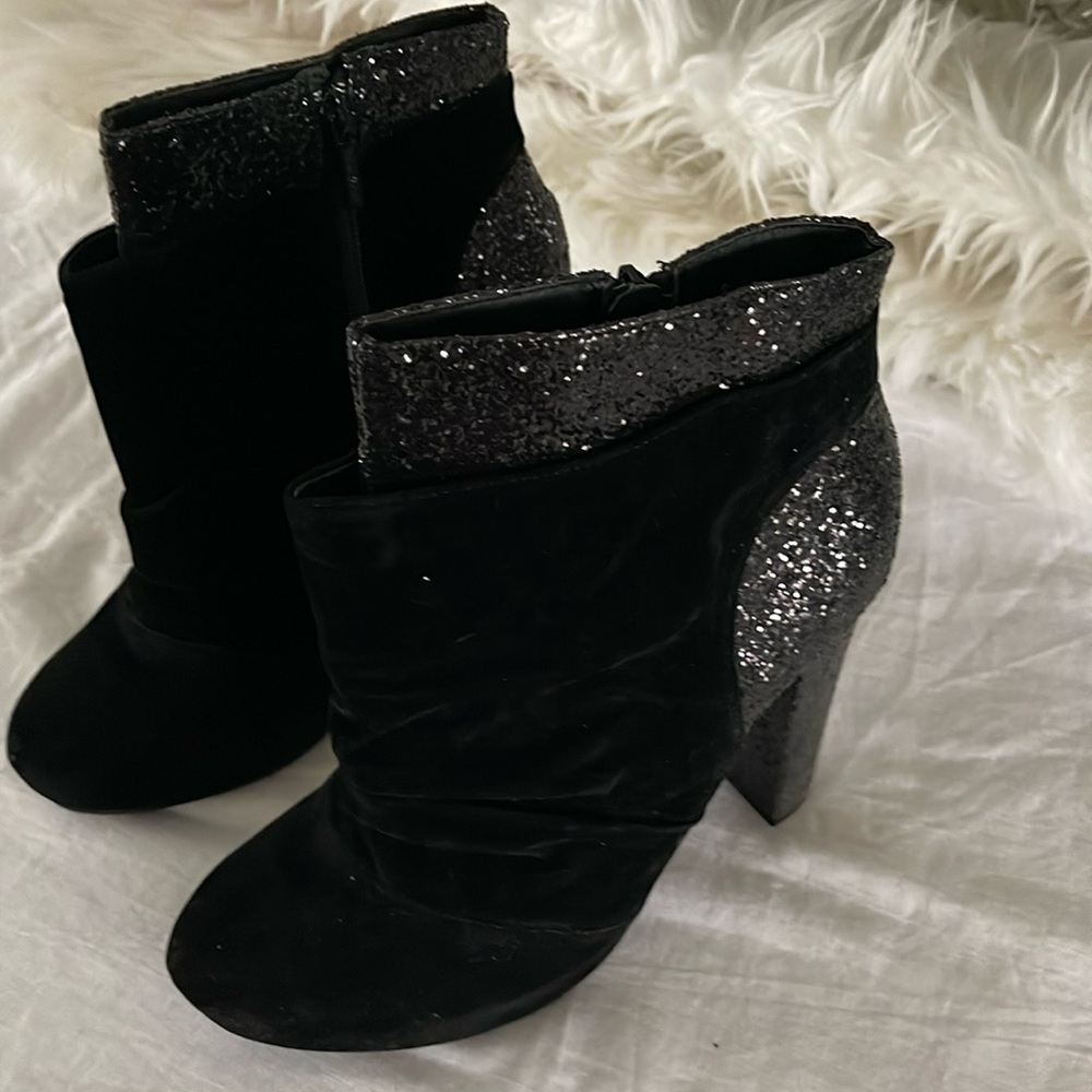 Michael Antonio Mills black velvet with sequins accents boots. Size 11